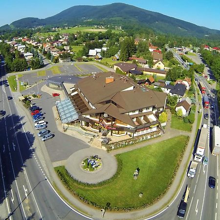 Hotel Eroplan Rožnov pod Radhoštěm Exteriör bild