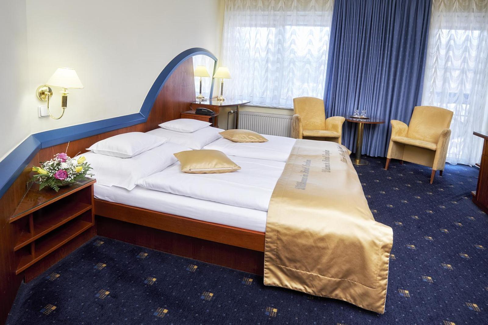 Hotel Eroplan Rožnov pod Radhoštěm Exteriör bild