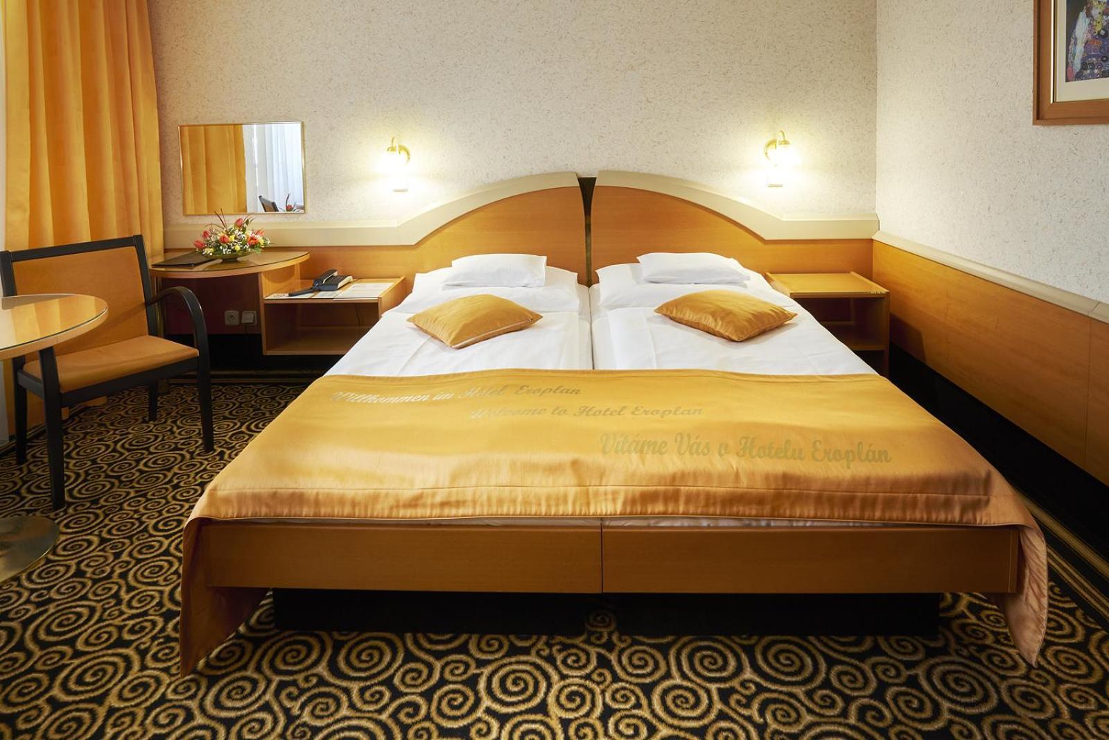Hotel Eroplan Rožnov pod Radhoštěm Exteriör bild