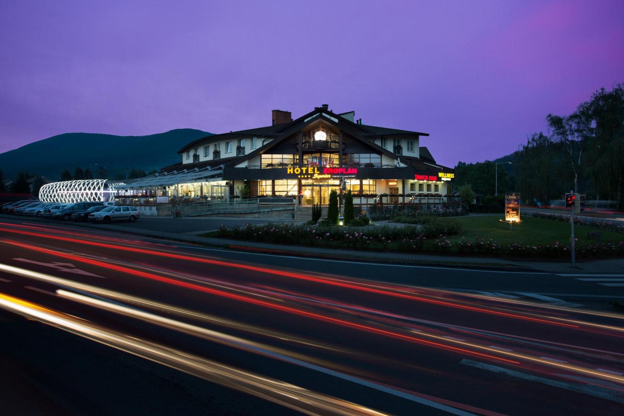 Hotel Eroplan Rožnov pod Radhoštěm Exteriör bild