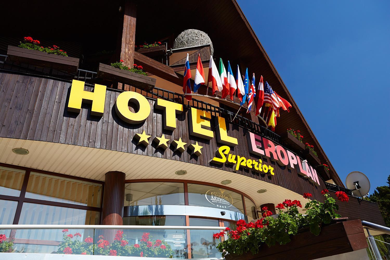 Hotel Eroplan Rožnov pod Radhoštěm Exteriör bild