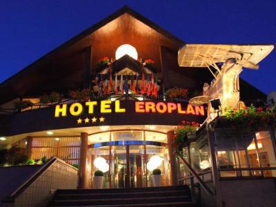 Hotel Eroplan Rožnov pod Radhoštěm Exteriör bild
