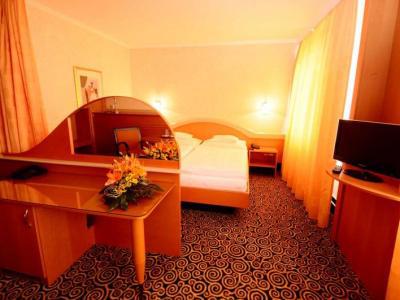 Hotel Eroplan Rožnov pod Radhoštěm Exteriör bild