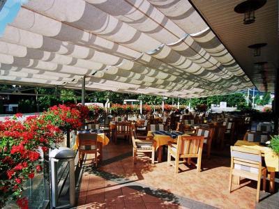 Hotel Eroplan Rožnov pod Radhoštěm Exteriör bild
